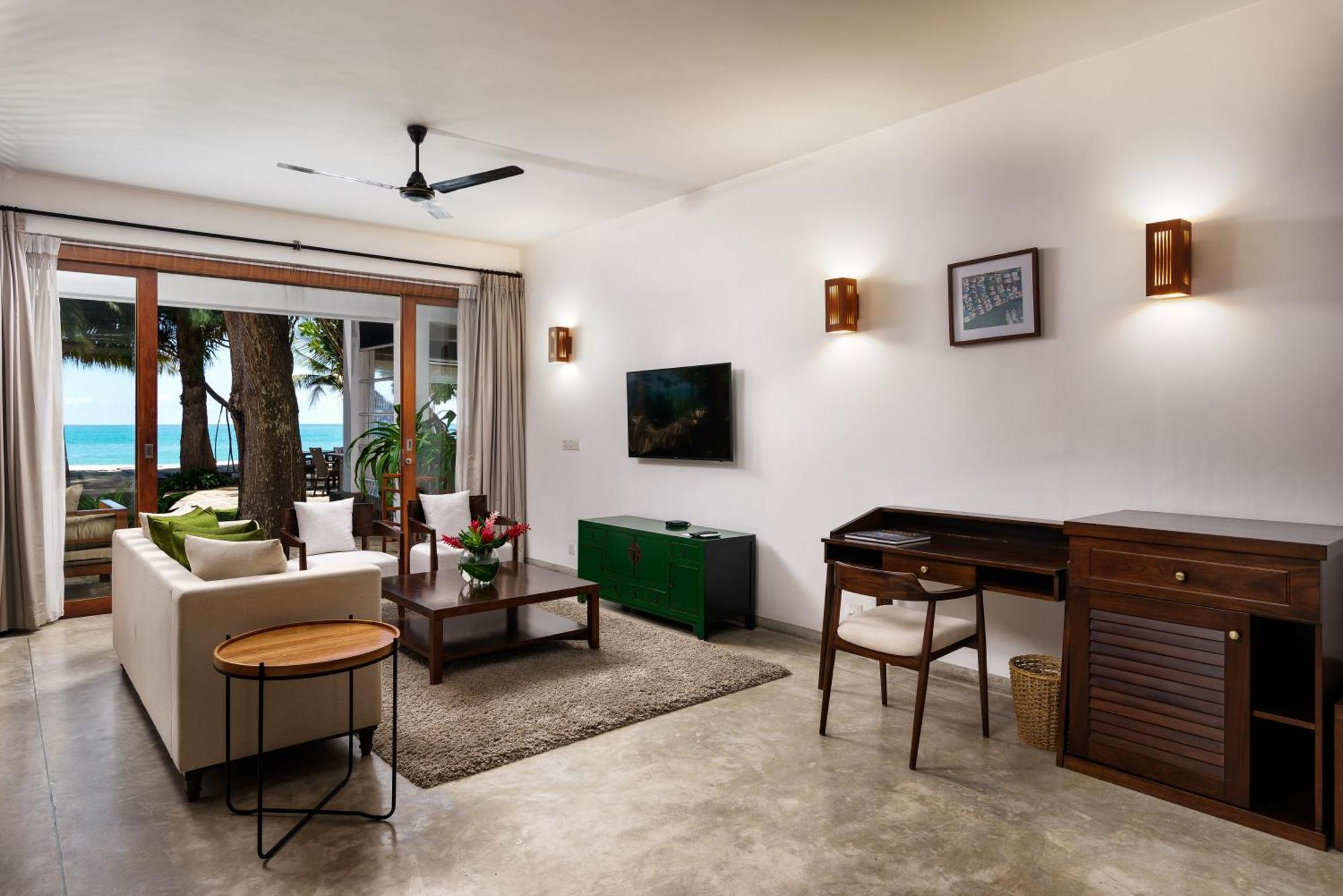 Lantern Boutique By Reveal 5*